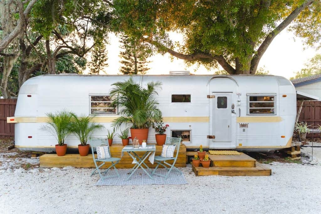 This vintage RV has been made into a great airbnb with a unique staying area! 