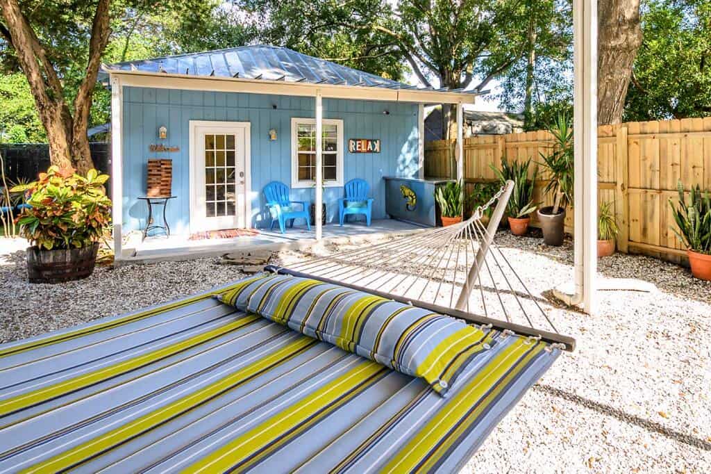 This renovated airbnb cottage in Tampa is themed like key west and super cute! 