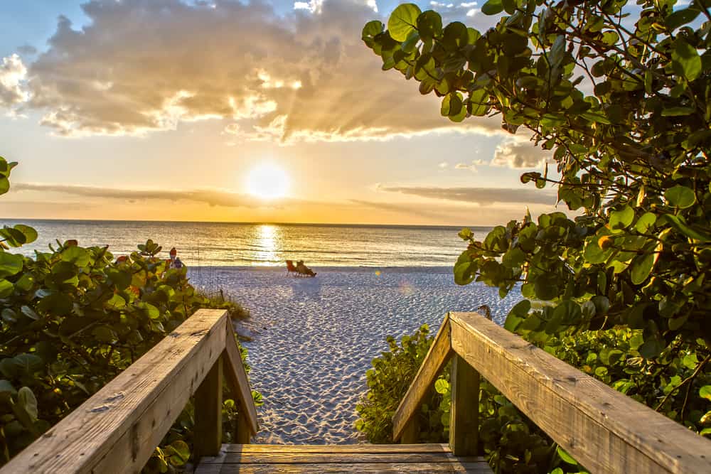 Florida is the sunshine set and is famous for its beaches, theme parks, and just being a destination! 