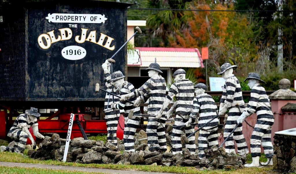 Photo of statue of prisoners working at the Old Jail which can be seen on many Saint Augustine ghost tours. 