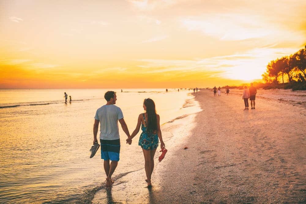 a Florida honeymoon means gorgeous sandy beaches!