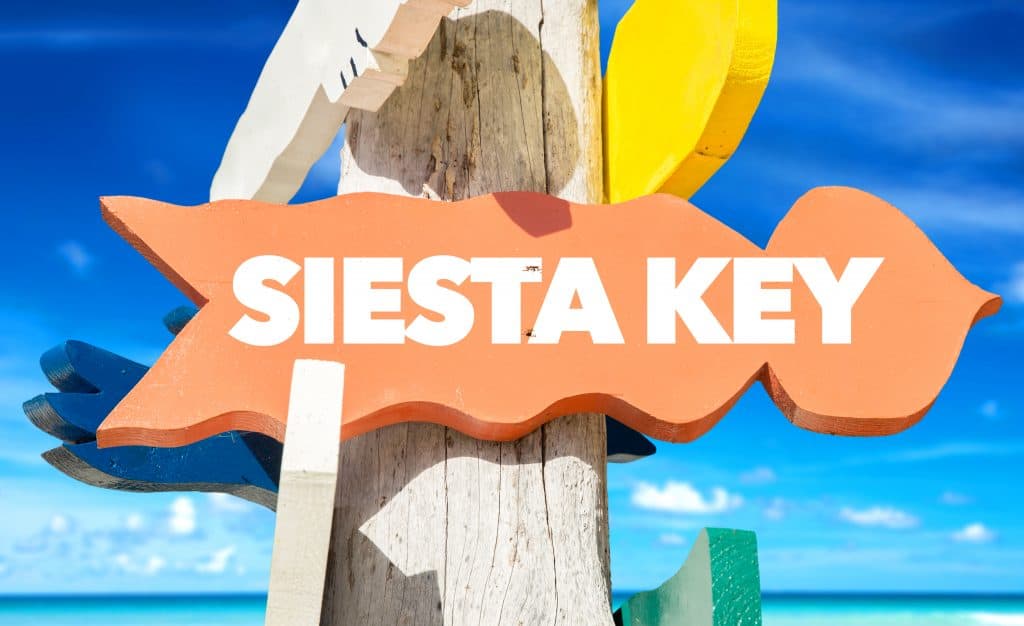 A sign welcomes guests to Siesta Key!