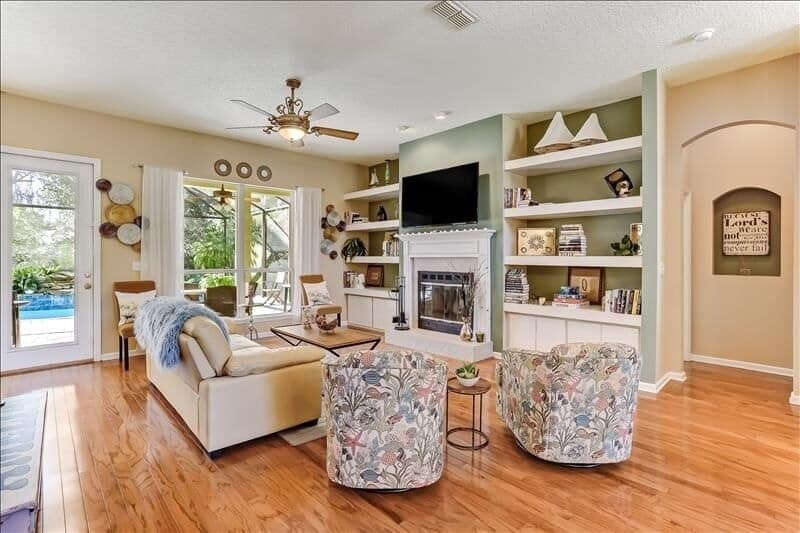 With wood floors, and tasteful appointments, 96089 Monteg is one of the best Amelia Island Airbnbs
