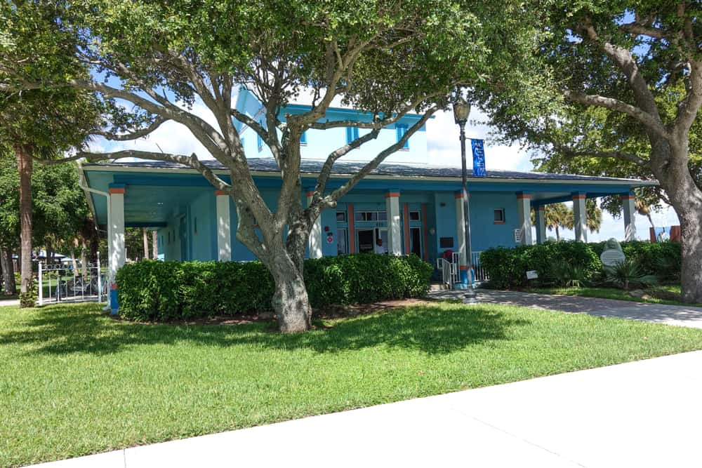 Outside view of the St. Lucie County Aquarium.