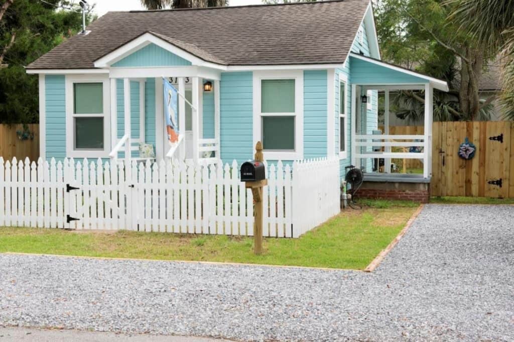 Pelican Retreat in one of several cottages in Florida located in Pensacola Florida.