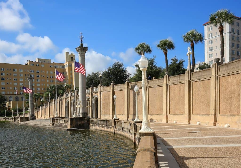 The paved walkway circle Lake Mirror Park, one of the most fun things to do in Lakeland.