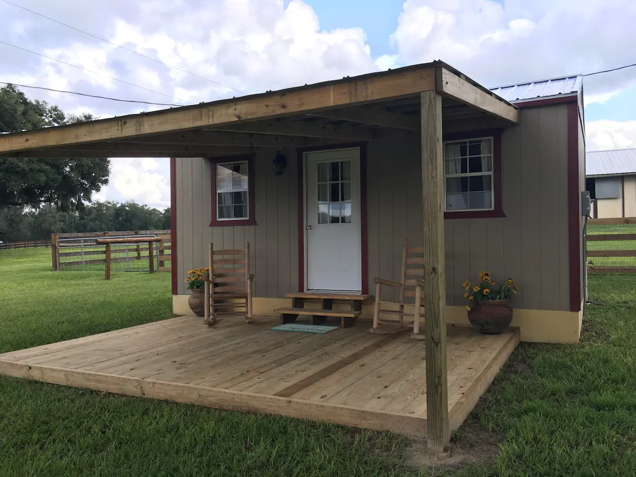 Photo of the cozy little Peace Cottage, one of the best cabins in Florida.