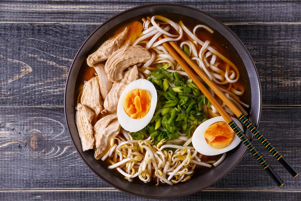 In einem der Restaurants in der Innenstadt von Gainesville können Sie hausgemachte Ramen bei Crane Ramen genießen