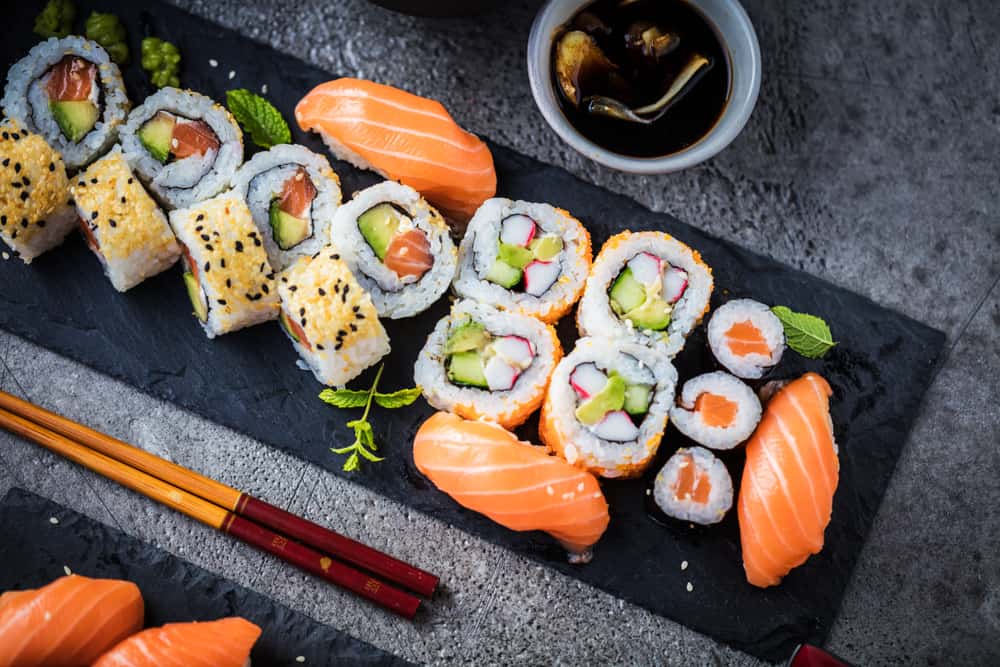 Vychutnejte si sushi v jedné z restaurací Dragonfly v centru Gainesville