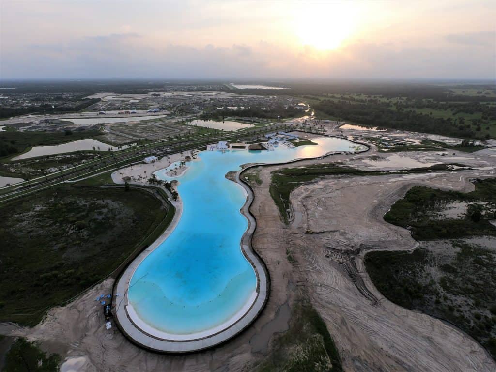  Tous les 7,5 acres de la lagune Epperson à Wesley Chapel, en Floride.