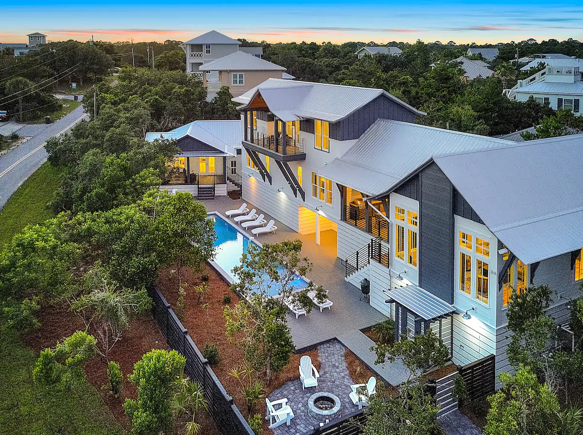 Photo of the exterior of an Airbnb property known as ,Keeping It Reel, that is located in Destin.