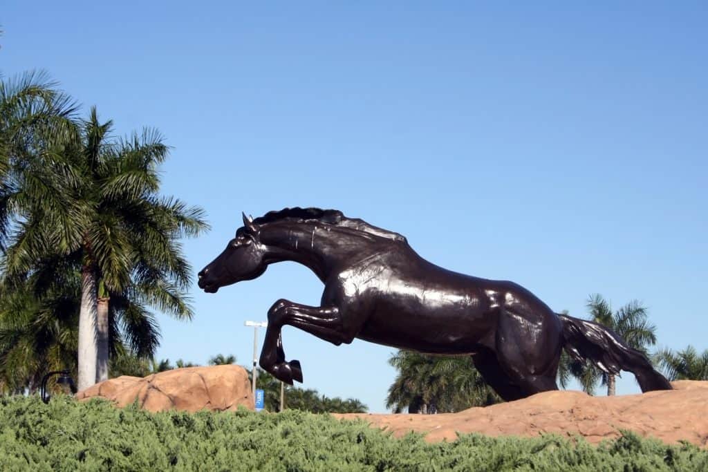 A horse statue jumps on the Hibiscus Golf Club.