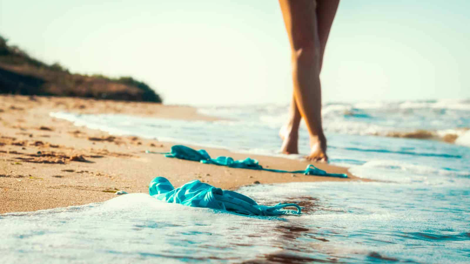 au naturel voyeur beach photo