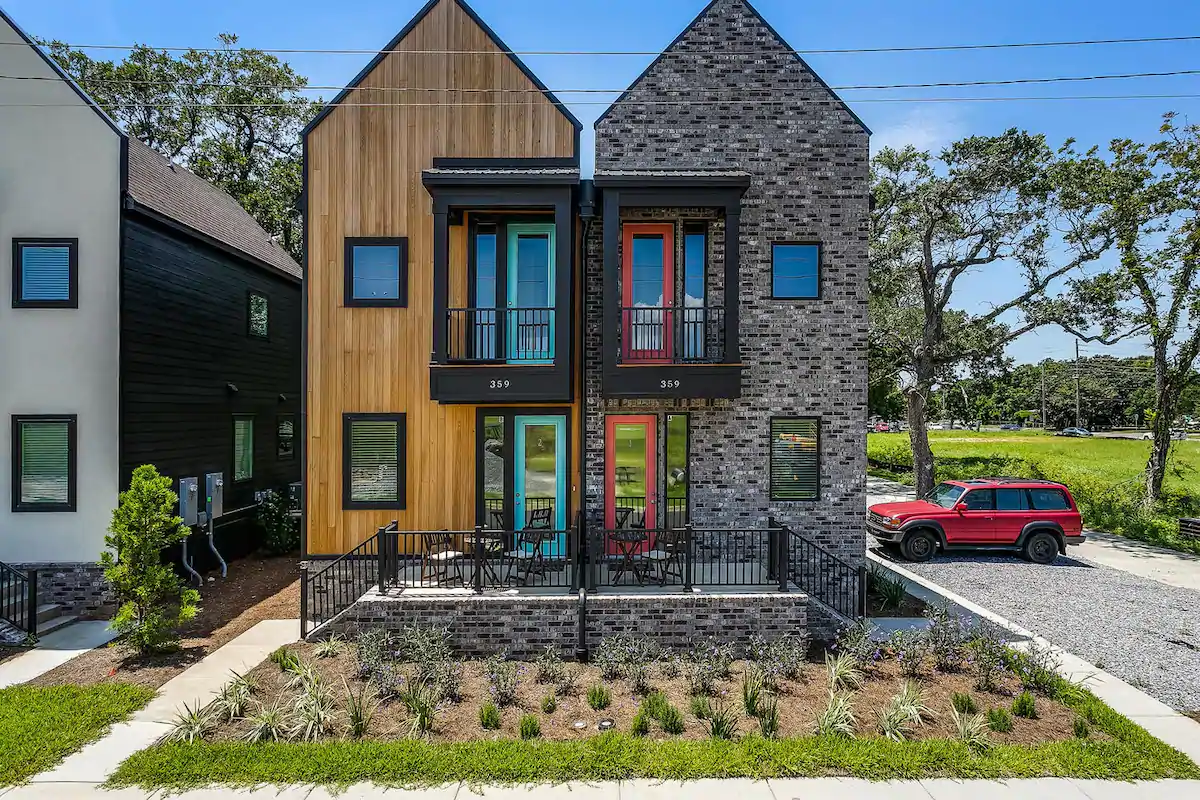 Photo of the exterior of the Blue Wahoo Apartment Airbnb in Downtown Pensacola.