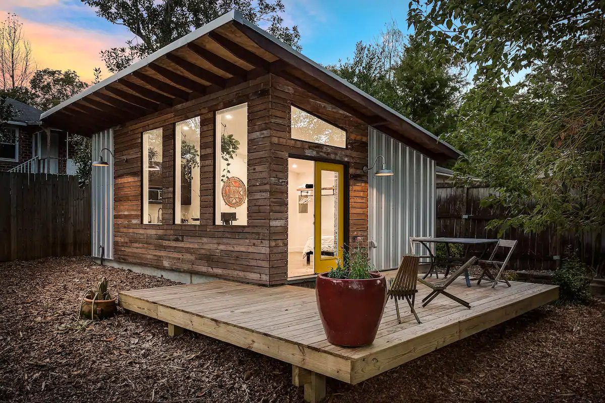 Photo of the exterior of a bungalow Airbnb in Florida.