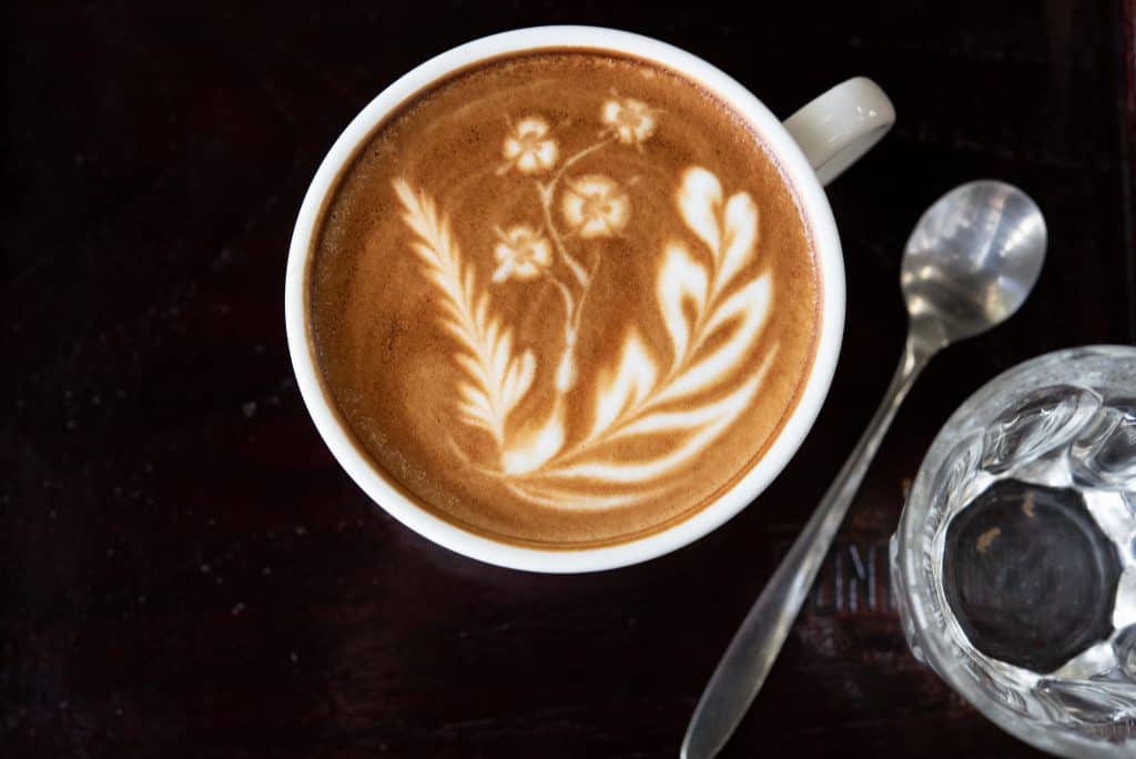 Latte art in the form of flowers and leaves.