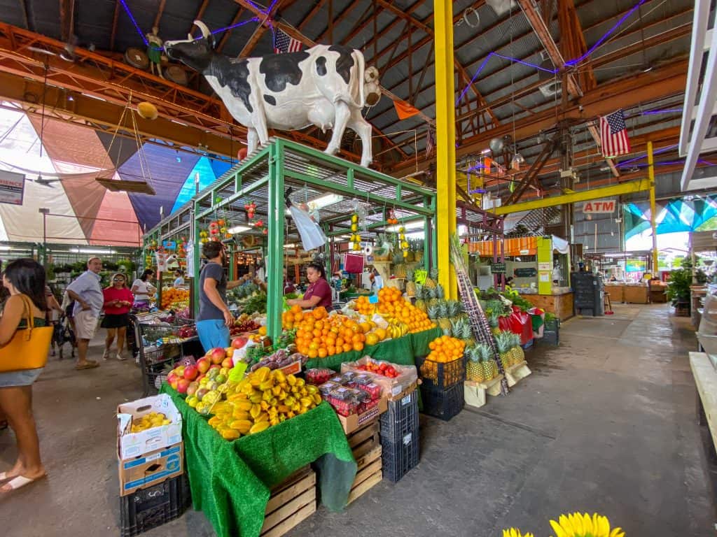 Fruit and stands are lined up at the Siesta Key Farmers Market!