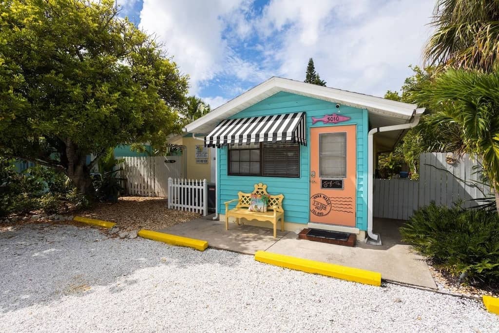 Come check out this cute beach cabin in Florida