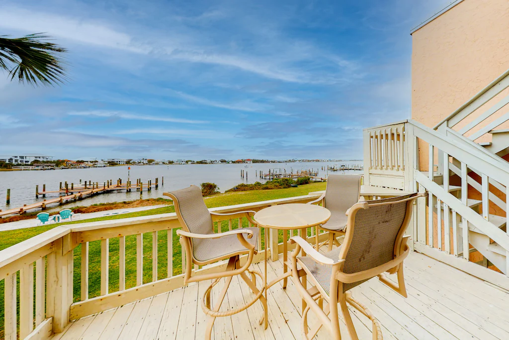 One of the prettiest Florida beachfront house rentals is actually a treehouse!