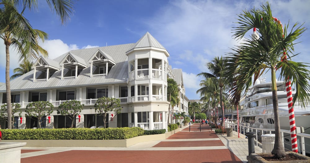 The streets of Key West are decorated with red bows and candy stripes: perfect for Christmas!