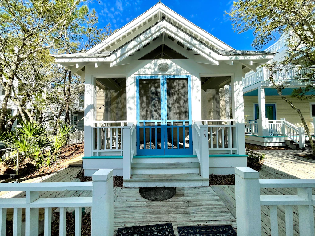 A white and blue beach house