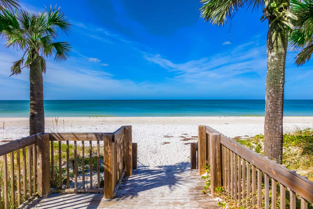 white sand beach on the gulf of mexico in anna maria island. 