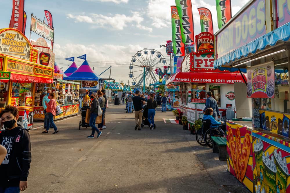Fairs are one of the beset places to visit in Florida: just make sure to know where they are and when they are coming to town! This photo show street vendors selling tuns 