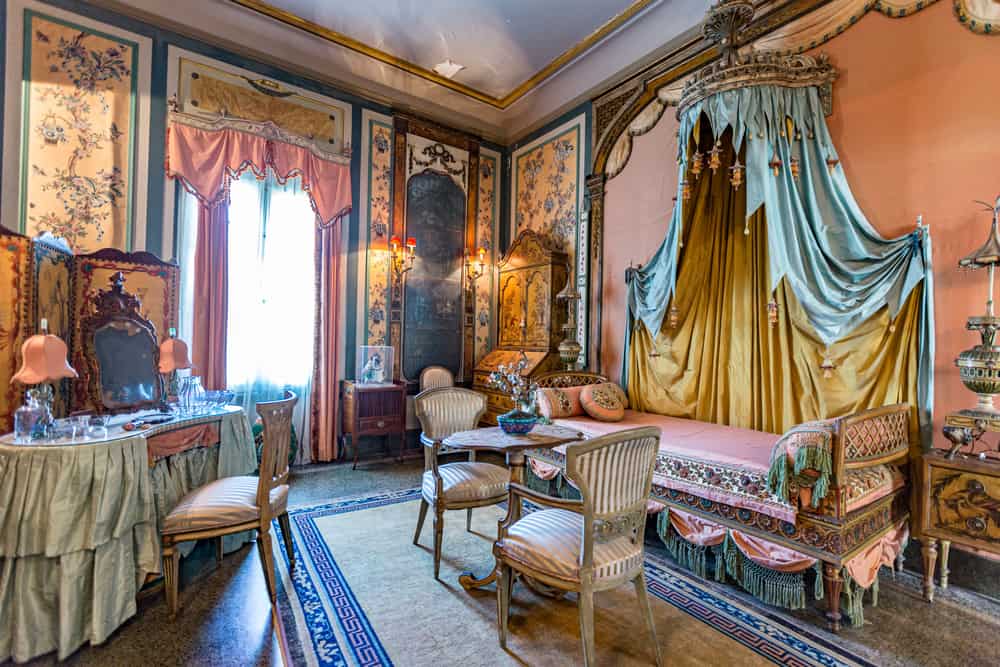 This bedroom of the Vizcaya Museum is one of the best places in Florida because the decorated room seems like you are stepping back in time.