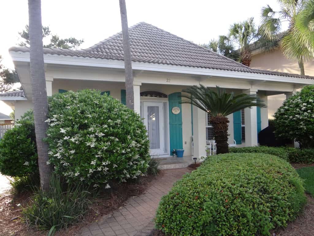 the cute front porch with blue shutters of the Calypso Cottage 