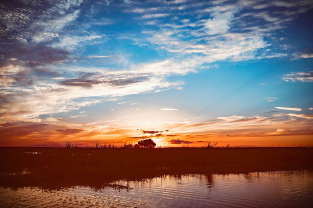 Sunset captured over Lake Istokpoga on the Florida peninsula in an article about lakes in Florida 
