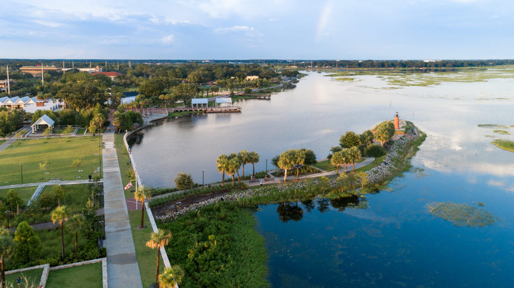 The waterfront of Lake Kissimmee with jettys and a lighthouse 