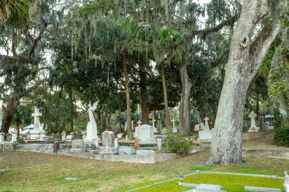 The old part of the Bosque Bello Cemetery, one of the best things to do in Amelia Island. 