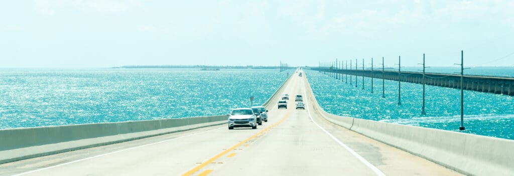 cars driving along US 1 from Miami to the Florida Keys