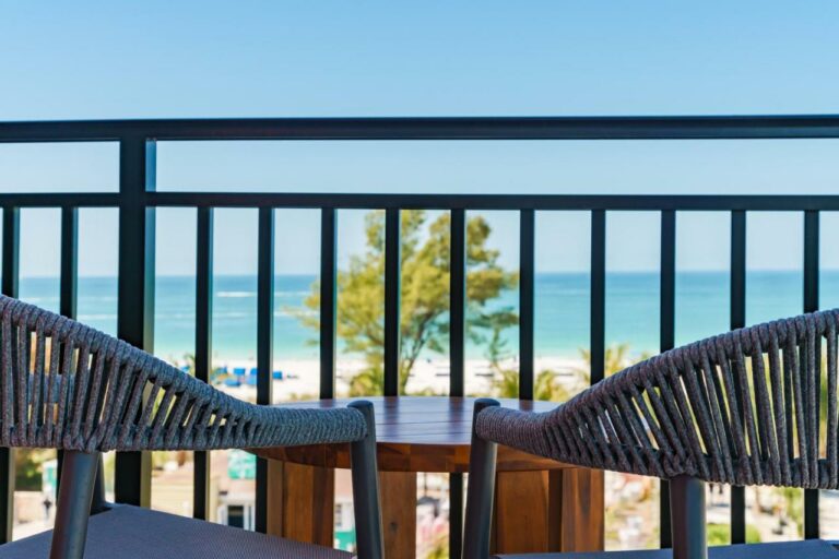 15 Best Hotels In Florida On The Beach (From Budget To Luxury