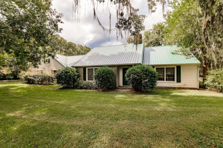 12 Best Airbnbs In Ocala (Cabins, Cottages, And More!) - Florida Trippers