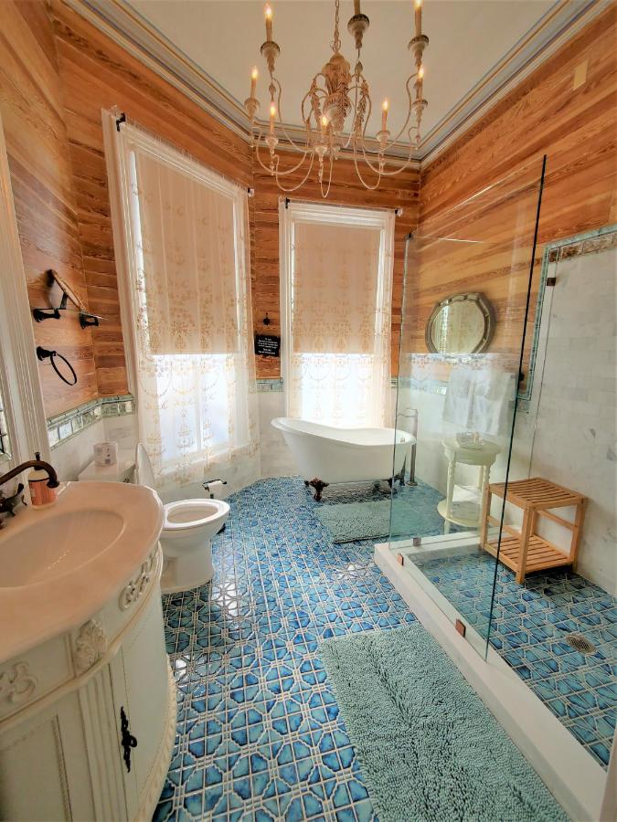 A picture of one of the gorgeous bathrooms in Artist House in Key West 