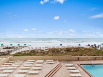 The patio of the pool overlooks the sandy beach and blue waves: it is the perfect place to consider when looking for where to stay in Destin.