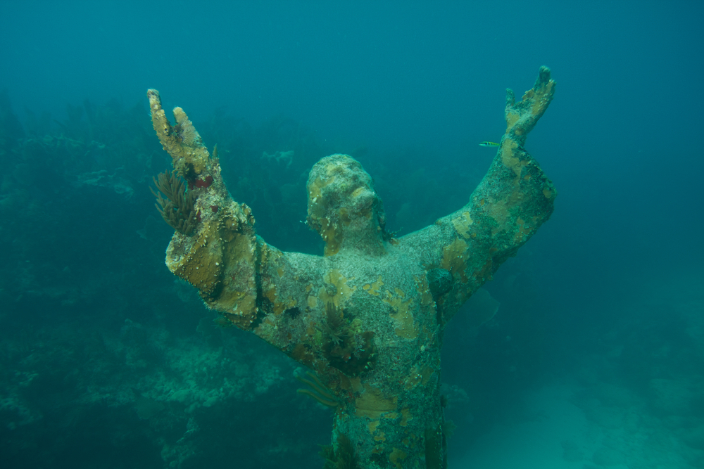 great image of christ of the abyss in john pennekamp, definitely one of the best things to do in the Upper keys