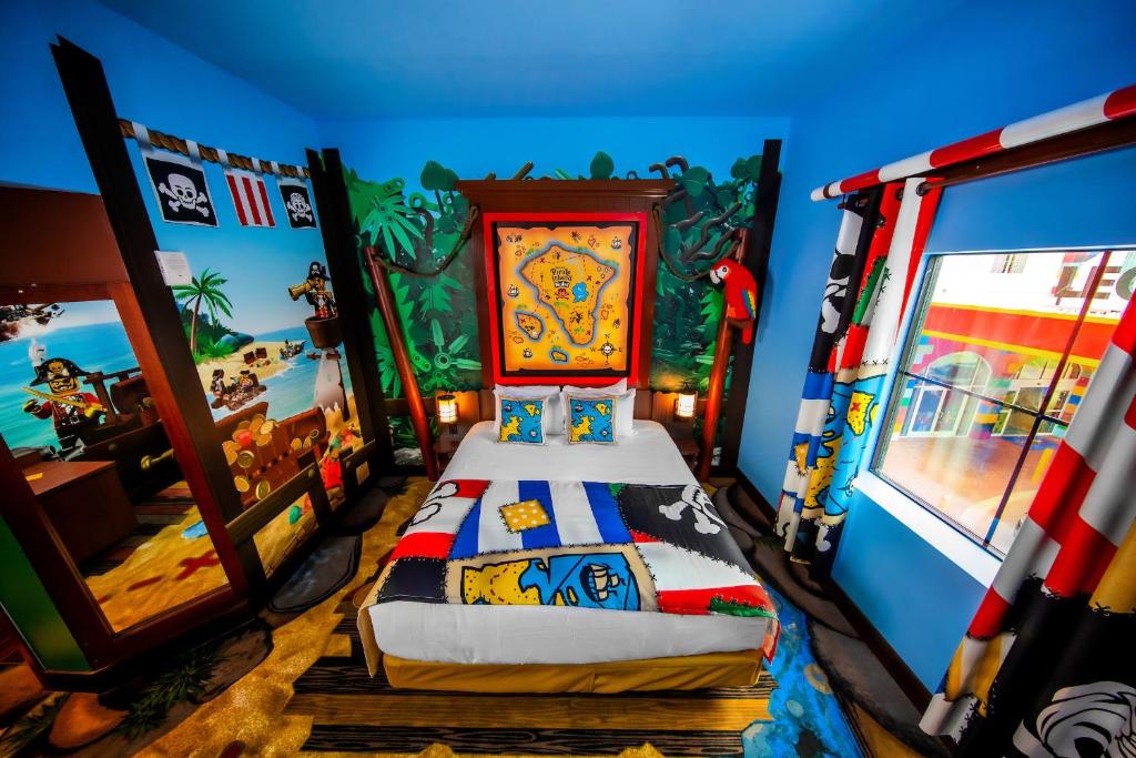 Room in the Legoland Hotel one of the hotels near Peppa Pig World. The room is a pirate theme. 