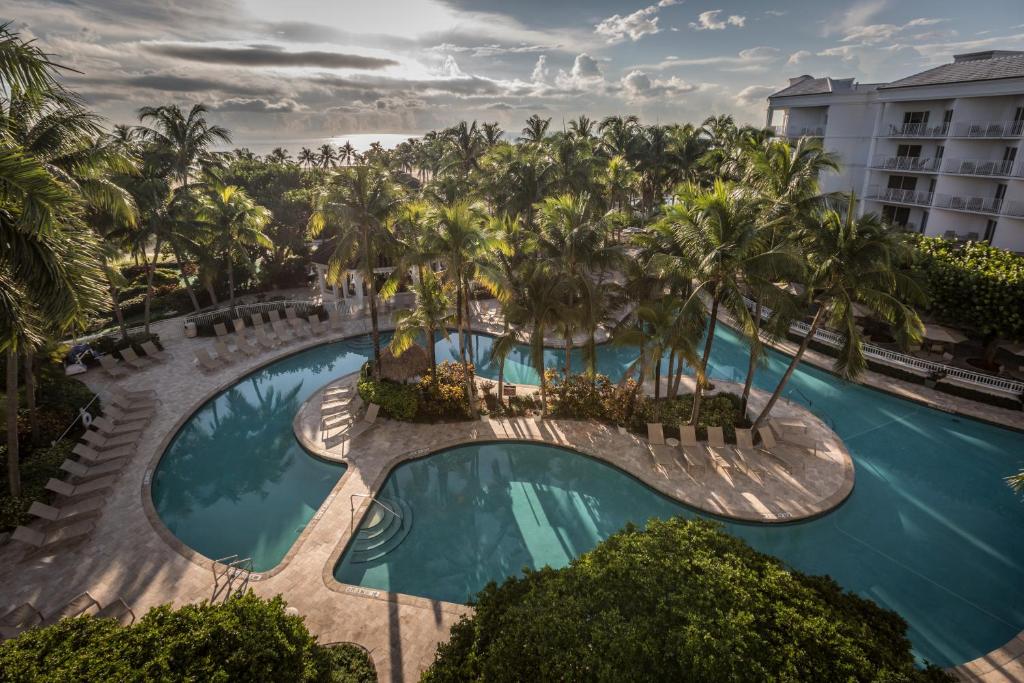 Palm trees surrounding a pool of a hotel best beach resorts in Fort Lauderdale