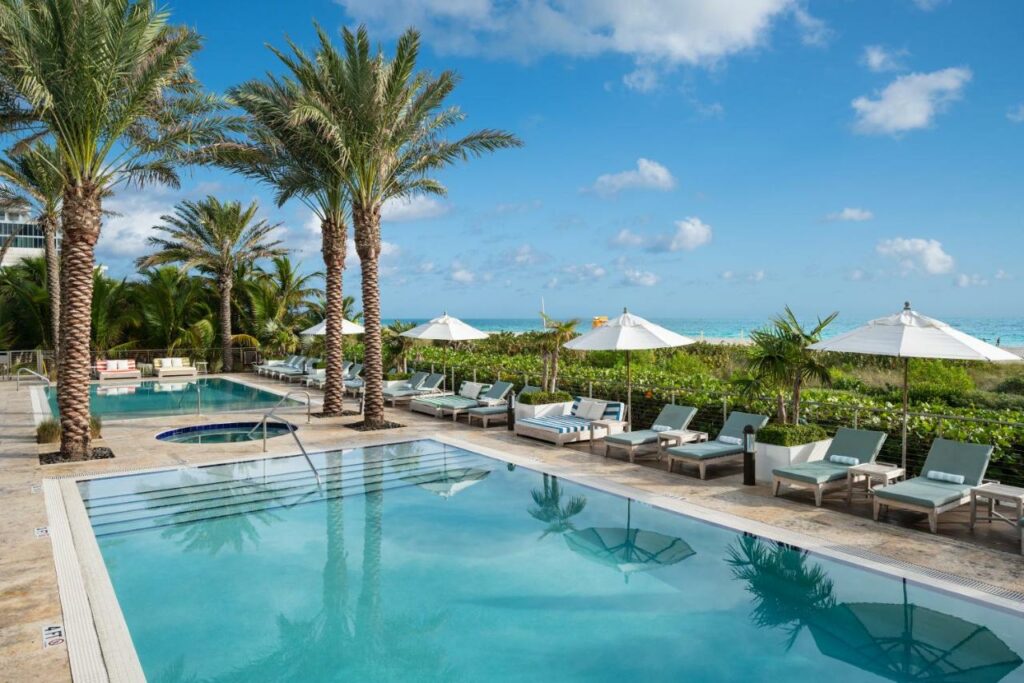 A picture of the pool area at the Marriott Stanton South beach with the ocean in the background, best beach resorts in Miami