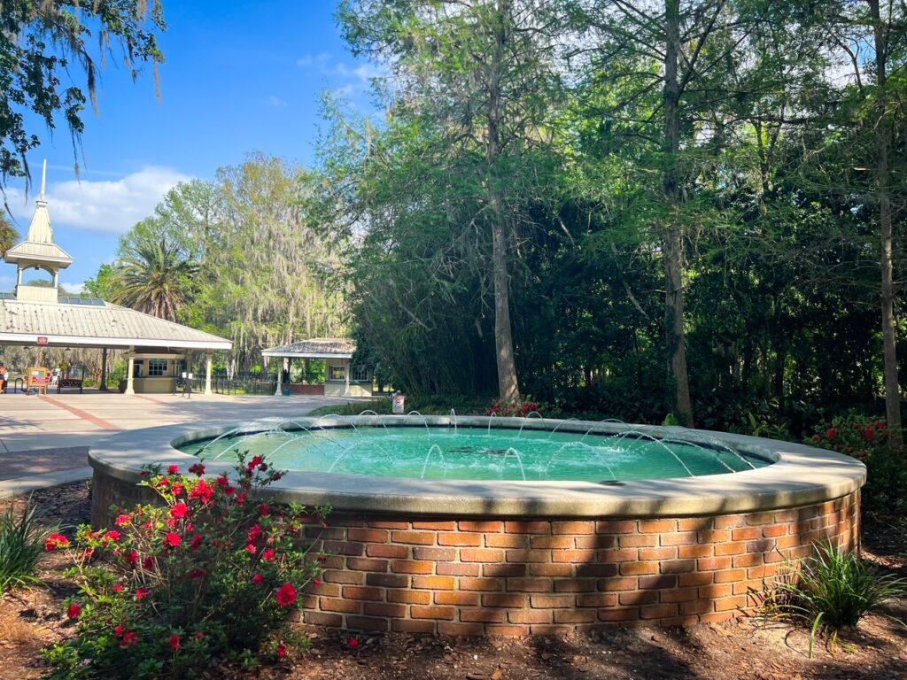 By the entrance and marking some hiking trails is a big fountain at silver springs. It is surrounded by flora and fauna.