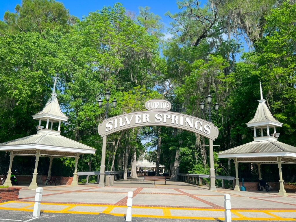 The Florida silver springs entrance marks the park's beginning with signs and gazebos.