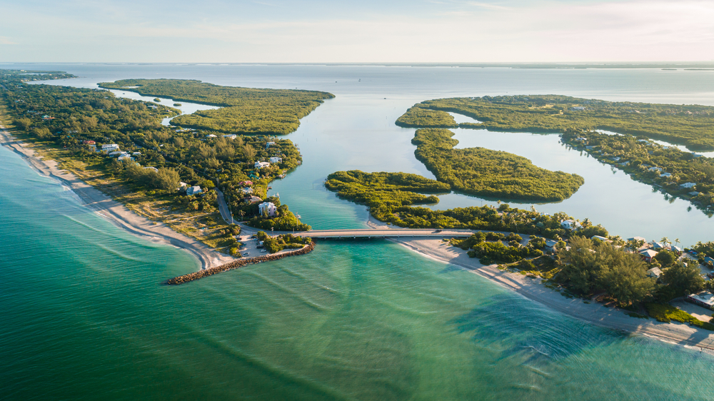 the view from the barrier islands in Florida from above with beautiful and shiny water that leads out to the sea 