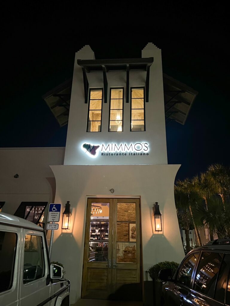 the outside of Mimmos Italian restaurant